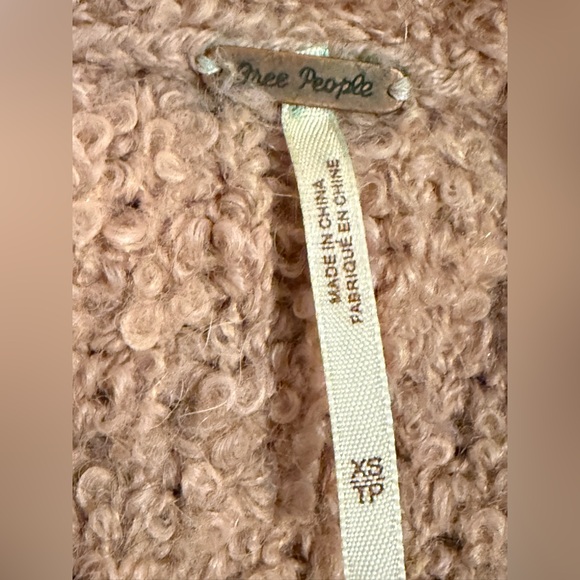 Free People Pink Boucle Fuzzy Chunky Knit Oversized V-Neck Cardigan, size XS - Picture 11 of 14